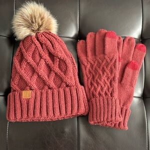 Simply Noelle winter hat and gloves set.